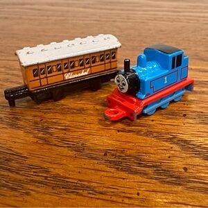2 ERTL Thomas & Friends Micro Mini Die-Cast Trains Engine #1 Annie Car Clarabel